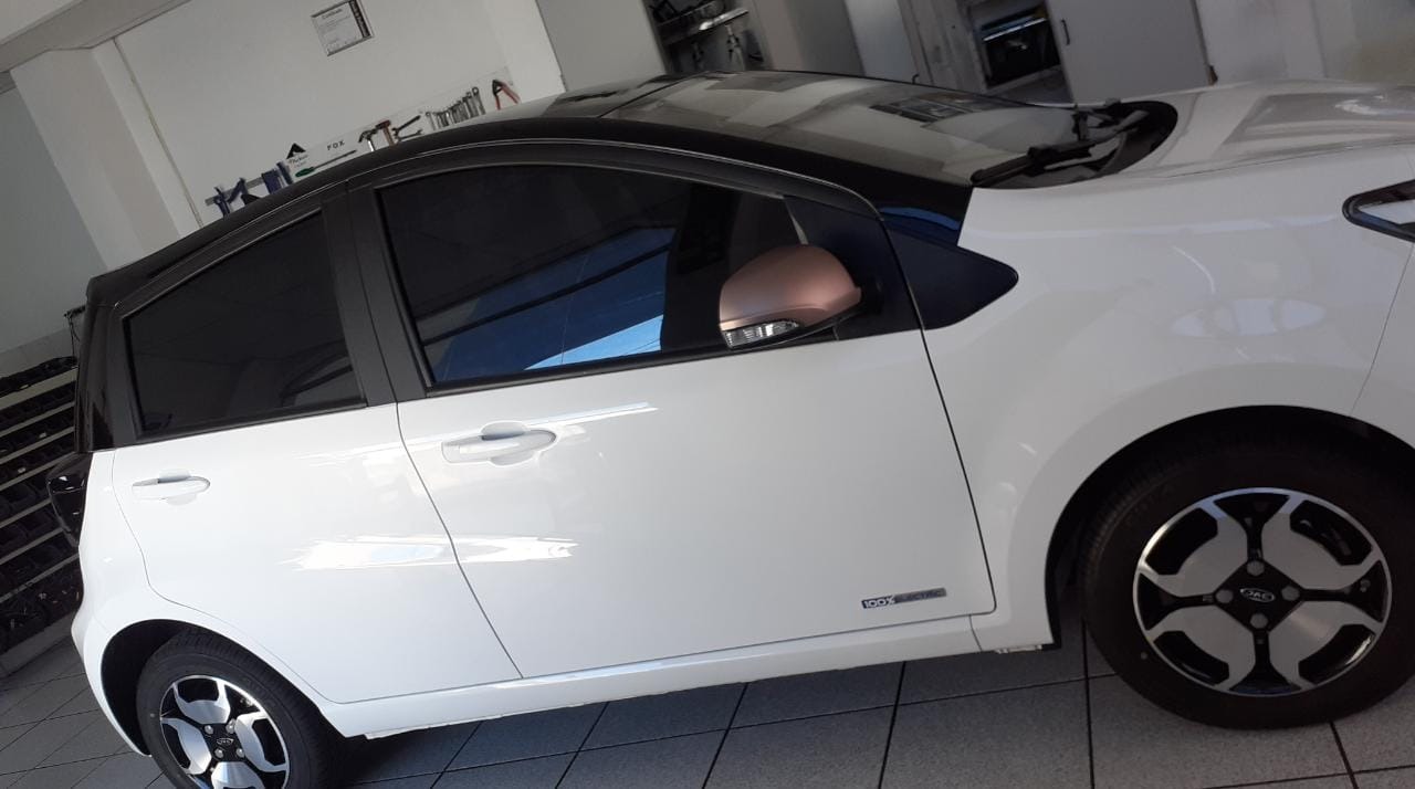 Carro com insulfilm aplicado